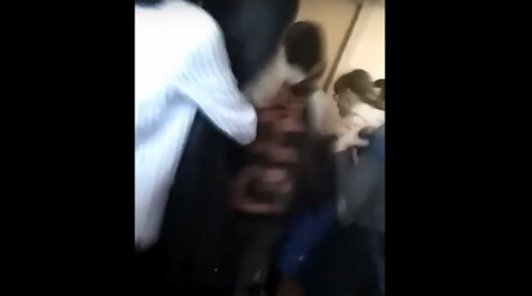 Видео: школьники в панике выламываю двери во время пожара