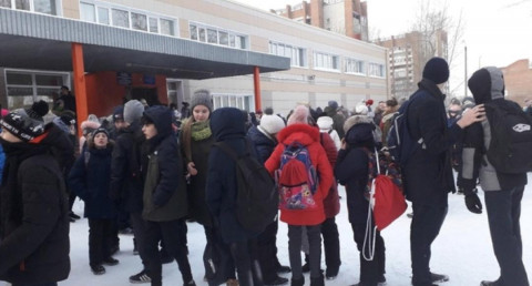 Массовая эвакуация началась в городах из-за угрозы взрывов