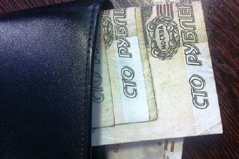 Мужчина пожаловался на низкую зарплату и получил штраф