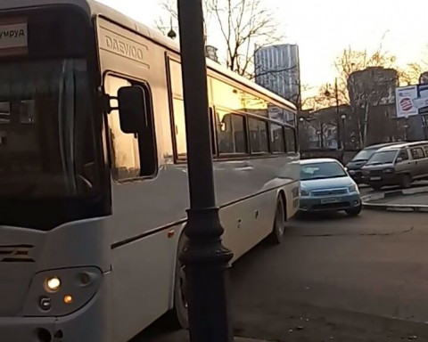 Перевозчики Владивостока накосячили на 100 тысяч