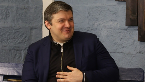 Депутат Госдумы рассказал,  почему «слуги народа» живут лучше остальных россиян