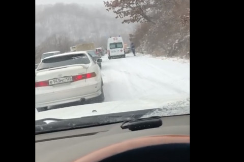 Выезд из Находки парализован снегом и авариями