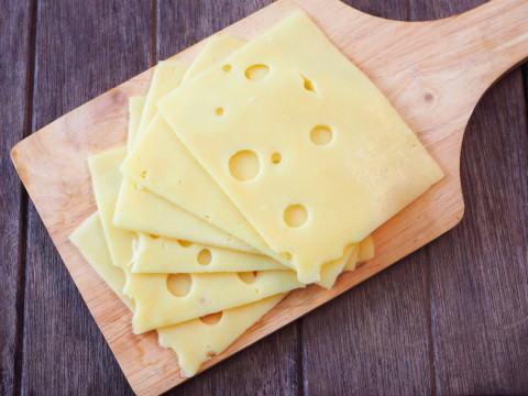 Сыр с пафосным названием таил в себе кишечную палочку