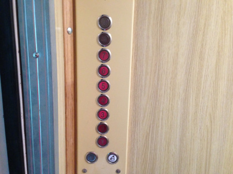 Человека придавило лифтом: виновные найдены