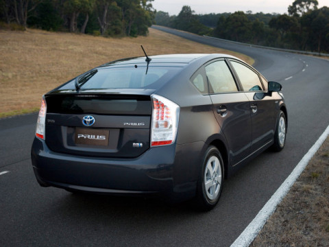 Гибриды Prius отзывают в России в связи с сострой необходимостью