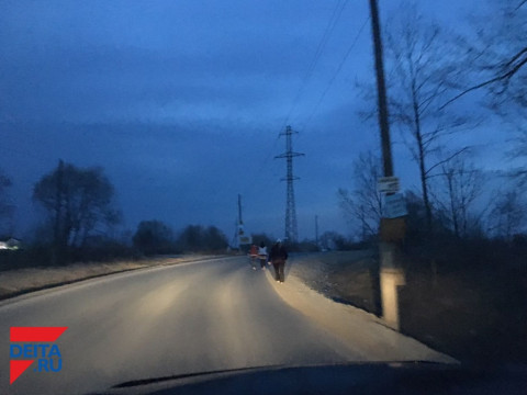 Микроавтобус с пассажирами перевернулся на федеральной трассе