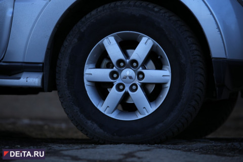 Жесткая авария попала на видео: обломки авто покрыли всю дорогу