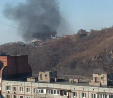 Клубы черного дыма встревожили горожан