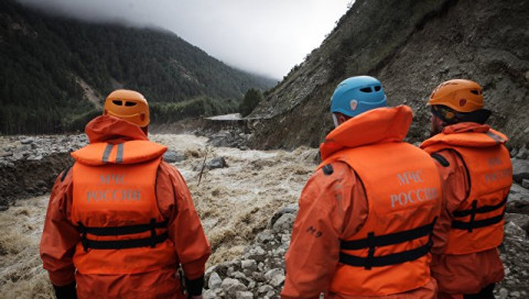 Режим ЧС из-за огромного оползня снят