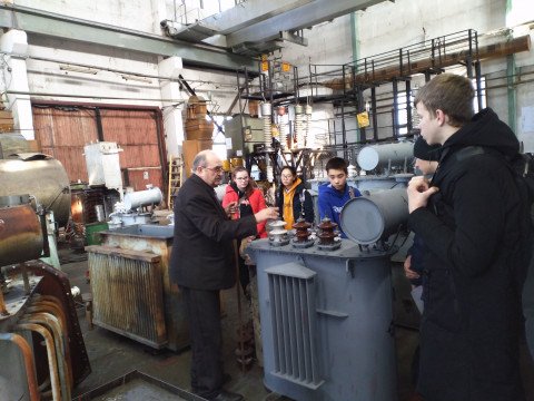 Энергетики провели обучающее занятие для школьников в Лесозаводске