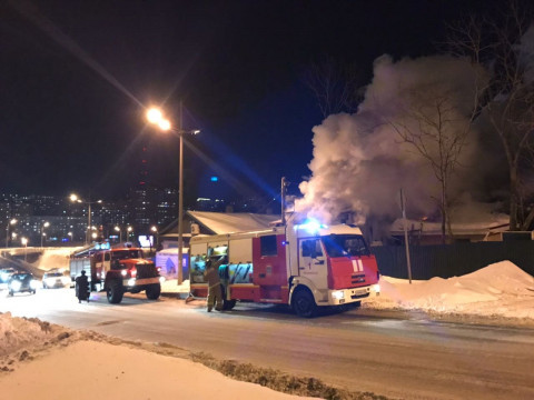 Человек погиб во время ночного пожара