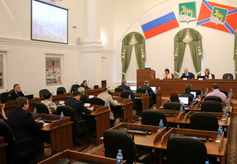 Депутаты скорректировали бюджет Владивостока и передали землю ДВО РАН