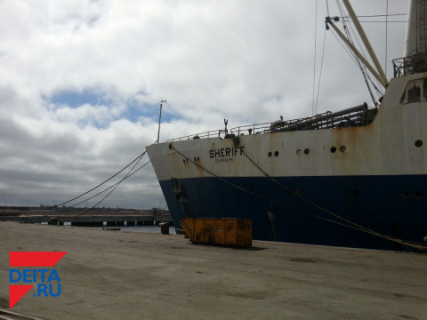 Российский сухогруз врезался в мост