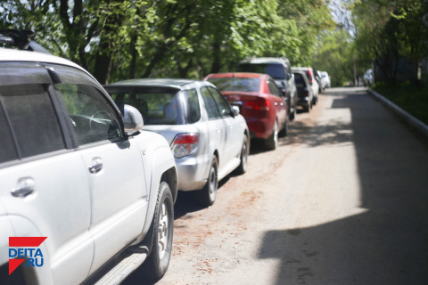 Хулиганы облили отходами автомобиль пожилой горожанки