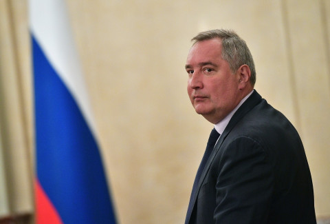Рогозину не хватает денег
