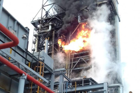 Мощный пожар на дальневосточном заводе потушен