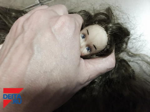 Извращенец требовал у девочек интим-фото за телефон