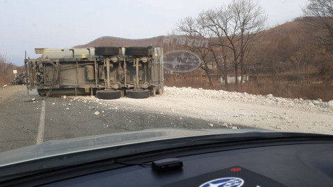 Большегруз заблокировал федеральную трассу