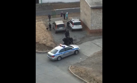 Буйные мужики устроили поножовщину около дома