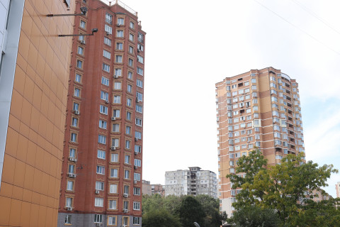 Мужчина обогатился на полмиллиона за счет пенсионерки