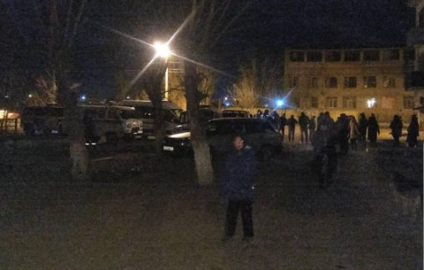 Очевидцы заявили об обрушении стен жилого дома