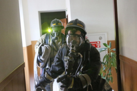 Пожарные эвакуировали судей из здания на Светланской