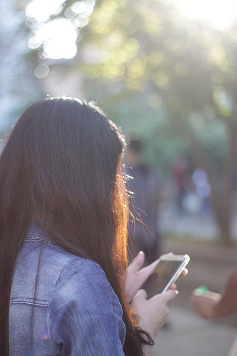 Чтение чужих сообщений привело девушку на скамью подсудимых