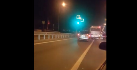 Пассажирский автобус попал в тройное ДТП