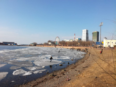 Опасное развлечение устроили дети на набережной