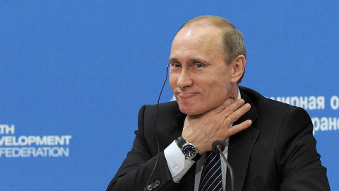 "Одна из девчонок" - Путин пошутил над чиновницей