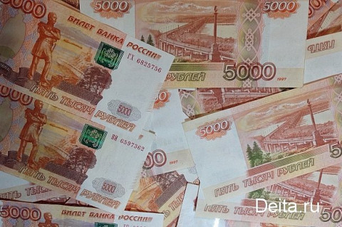 Рубль "прижимает" доллар