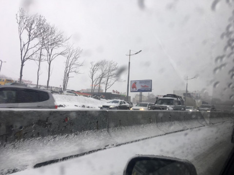 Снег заблокировал Приморье