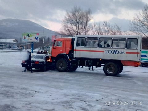 КамАЗ протаранил легковушку
