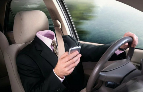 Чем опасен телефон за рулем