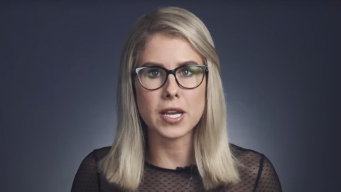 Женщина не заплатила не попавшим на экраны пикетчикам