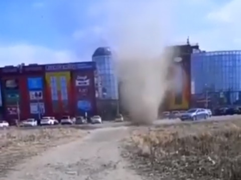 «Ужас, вообще» — смерч на Дальнем Востоке попал на видео