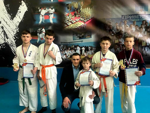 Юных спортсменов наградил чемпион