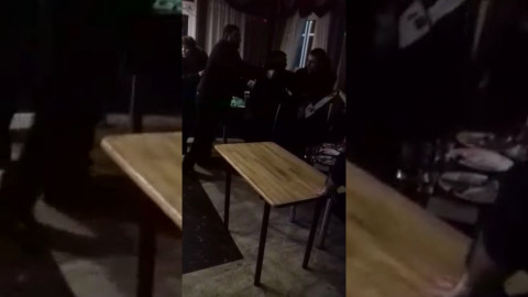 Резня бензопилой в кафе попала на видео