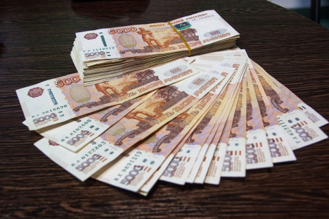 11 миллиардов отдадут заботливым женщинам