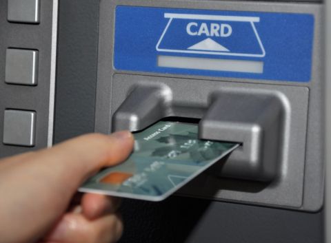 Снимать наличные в банкоматах придётся по новым правилам