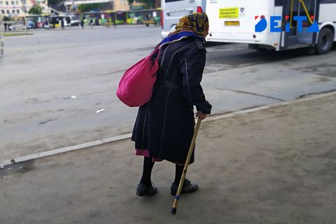 Тараканы и угроза пожара: владивостокцы просят мэрию помощь брошенной 94-летней старушке