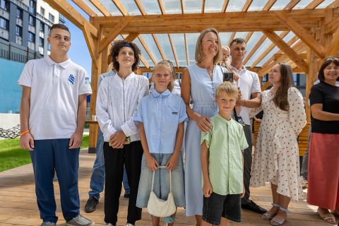 Ключи от новых квартир вручили медикам и педагогам во Владивостоке