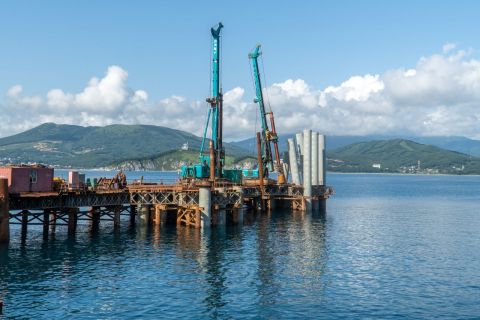 НЗМУ завершает бетонирование гидротехнической части морского терминала