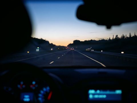 Трое погибших и два уголовных дела - туристический автобус столкнулся с автовозом в Приморье