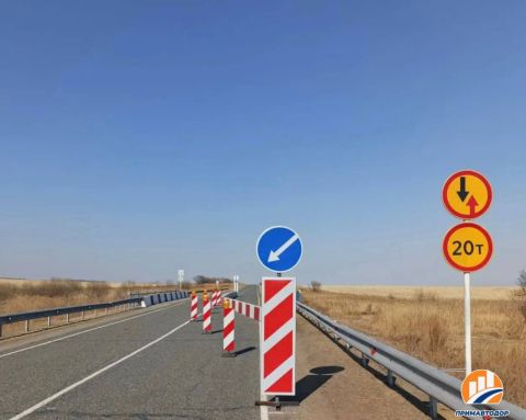 Реверсивное движение ввели на "уставшем" мосту в Приморье