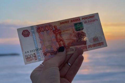 Налоговый вычет на брови и ГТО: за какие неочевидные расходы государство вернет 13%