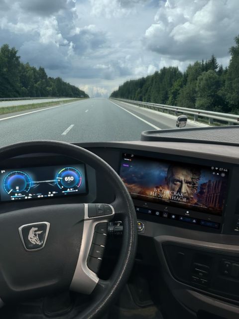 Дальнобойщики выбирают Wink — в автомобилях КАМАЗ стали доступны онлайн-кинотеатр, музыка и книги