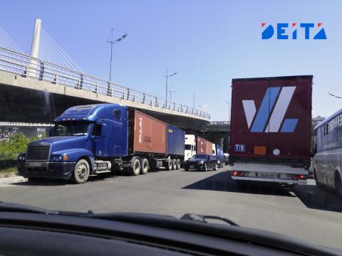 Контейнеровозы застревают на безопасной и качественной дороге во Владивостоке