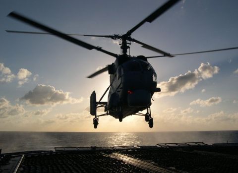 Застрявшие во льдах экипажи пришлось эвакуировать вертолётом в Якутии