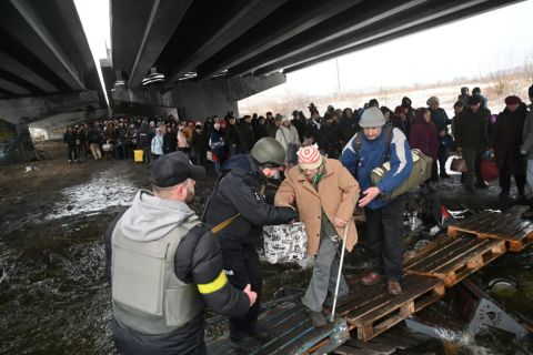Ближе к Сумам: украинские власти усиливают вывоз населения из приграничья